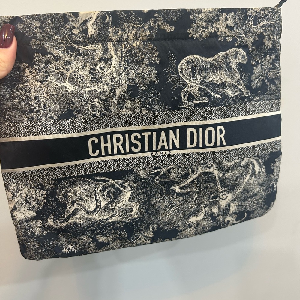 Christian dior travel pouch - Picture 7 of 8